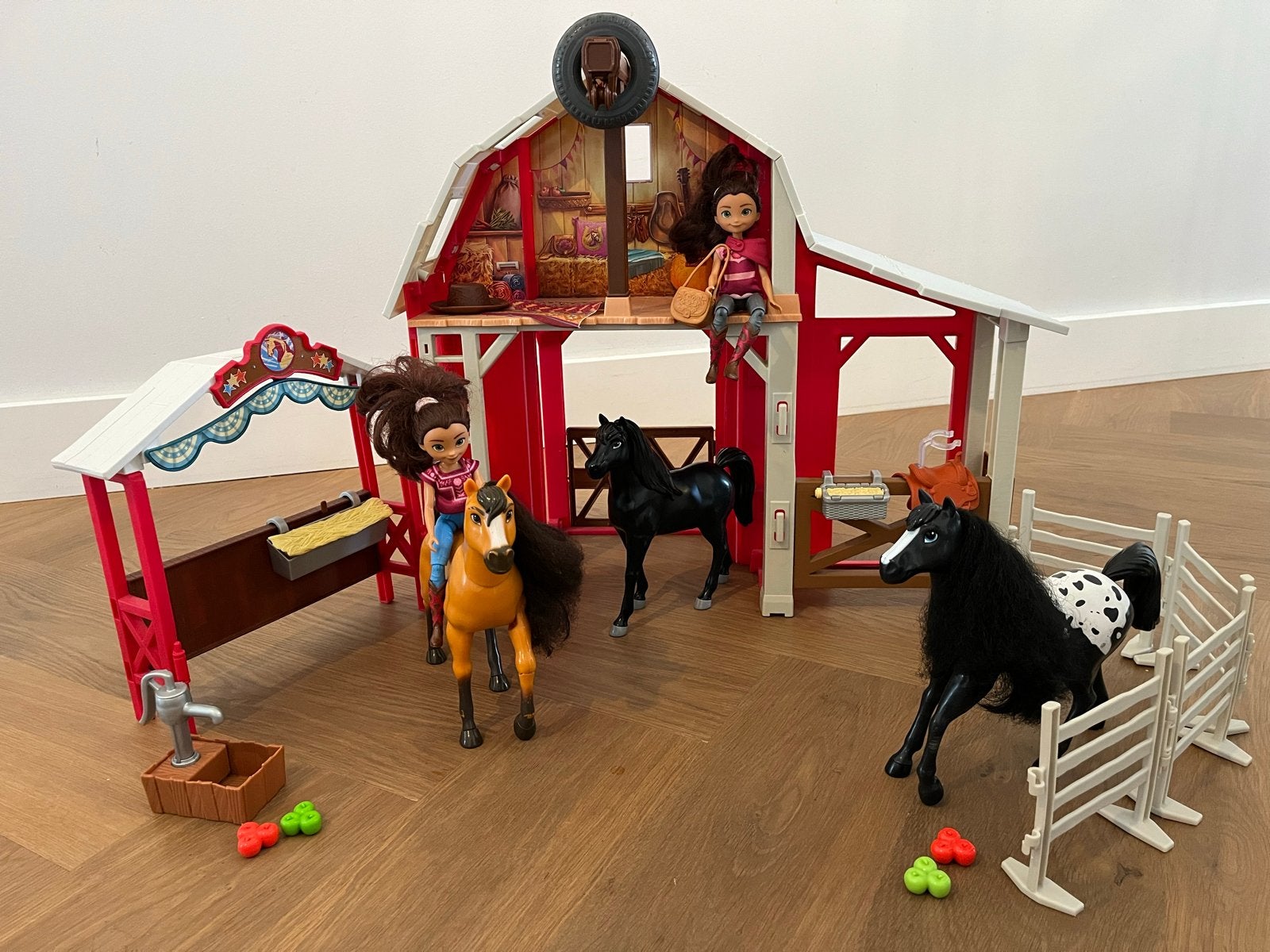 Spirit speelset met schuur, Lucky poppen en paarden, Ophalen of Verzenden, Zo goed als nieuw, Overige typen