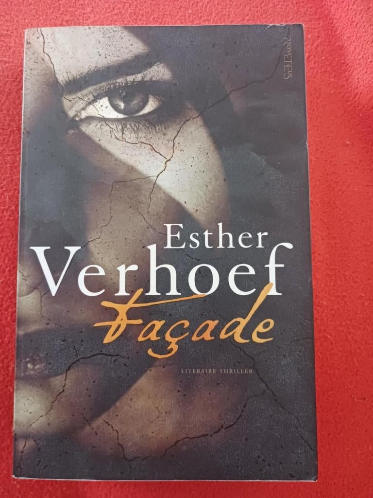 Façade Eshter Verhoef, Ophalen of Verzenden, Gelezen, Esther Verhoef