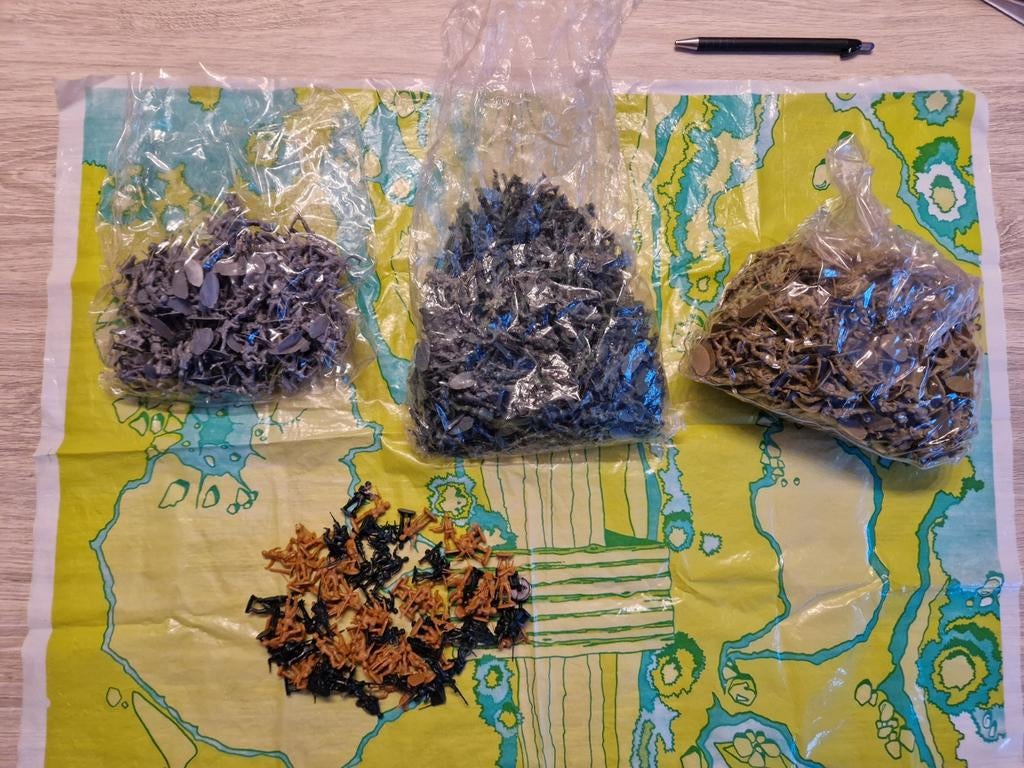 Grote set plastic soldaatjes met speelveld, Ophalen of Verzenden, Gebruikt, Jongen of Meisje