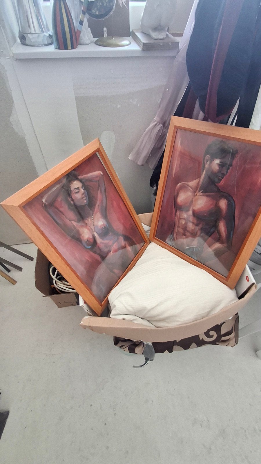 Set van 2 ingelijste schilderijen: man en vrouw, Antiek en Kunst, Ophalen of Verzenden