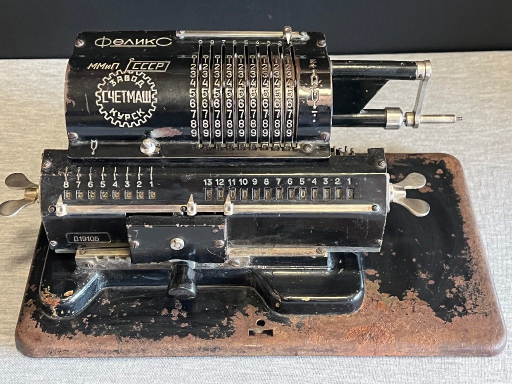 Mechanische Rekenmachine Sovjet Unie CCCP 19105, Antiek en Kunst, Ophalen of Verzenden
