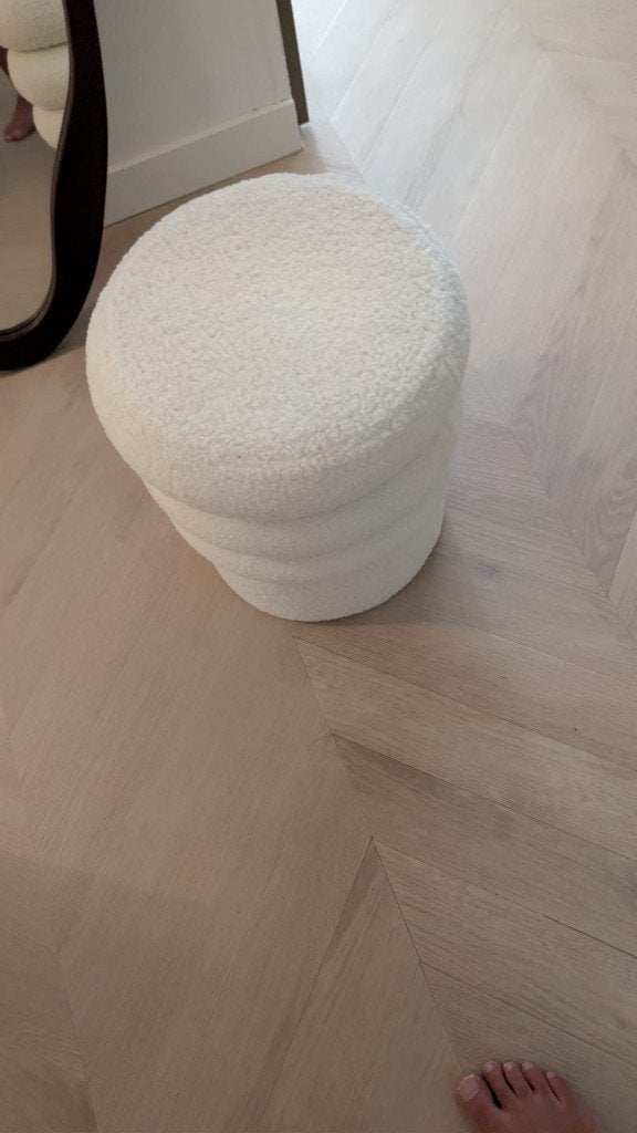 Trendy witte teddy / bouclé poef, Ophalen, Minder dan 50 cm, Rond, Minder dan 50 cm