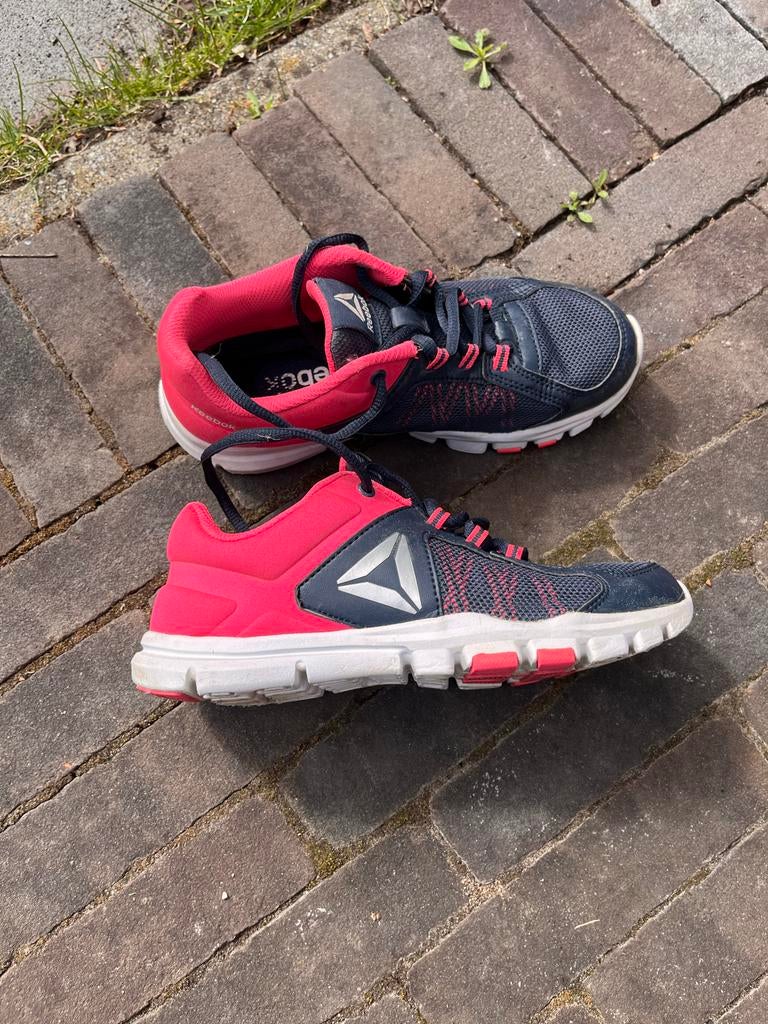 Reebok outdoor trailschoenen maat 34, Ophalen of Verzenden, Gebruikt, Jongen of Meisje, Schoenen