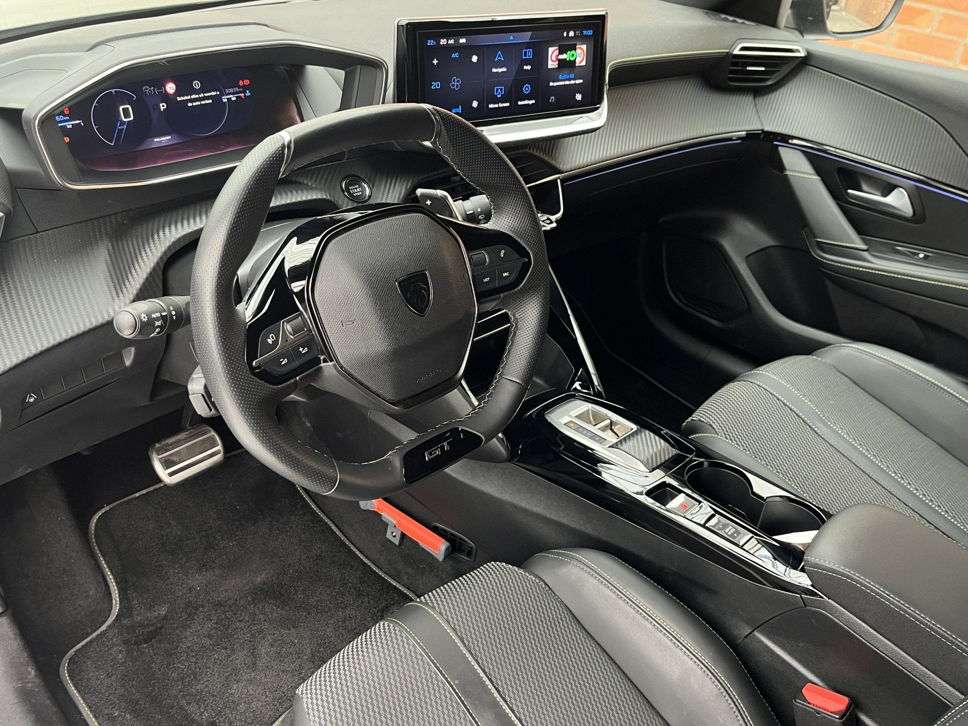 Peugeot 208 Hybrid 145 e-DCS6 Automaat GT | Keyless | Camera, Auto's, 12 maanden, Gebruikt, 1199 cc, Leder en Stof