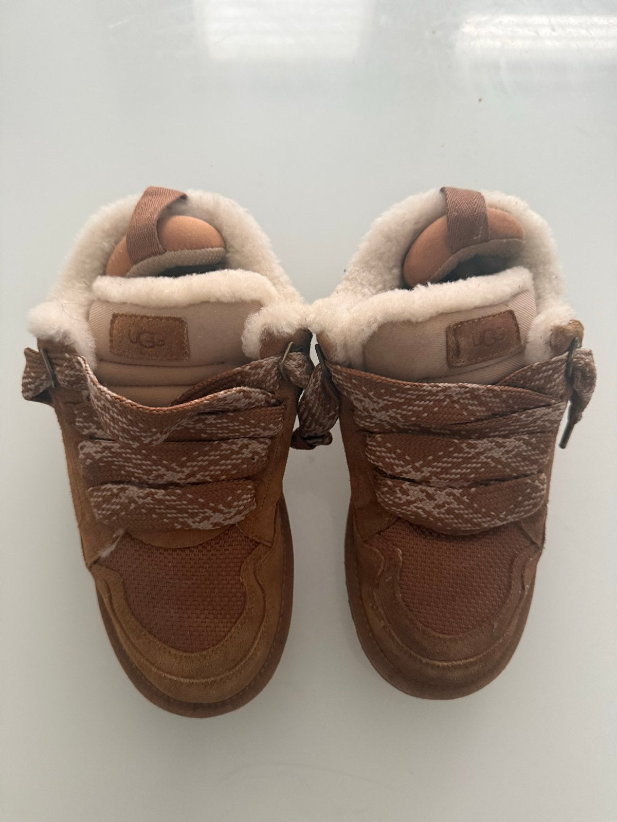 Uggs lowmel sneakers  X bruine laarzen maat 39, Ophalen of Verzenden, Zo goed als nieuw, Bruin, Lage of Enkellaarzen