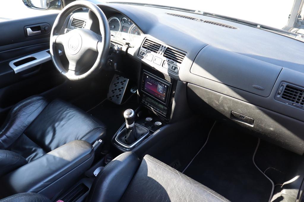 Volkswagen Golf 2.8 V6 4Motion UNIEK! Airride! Milltek uitla, Auto's, Volkswagen, Stoelverwarming, Gebruikt, Zwart, 700 kg