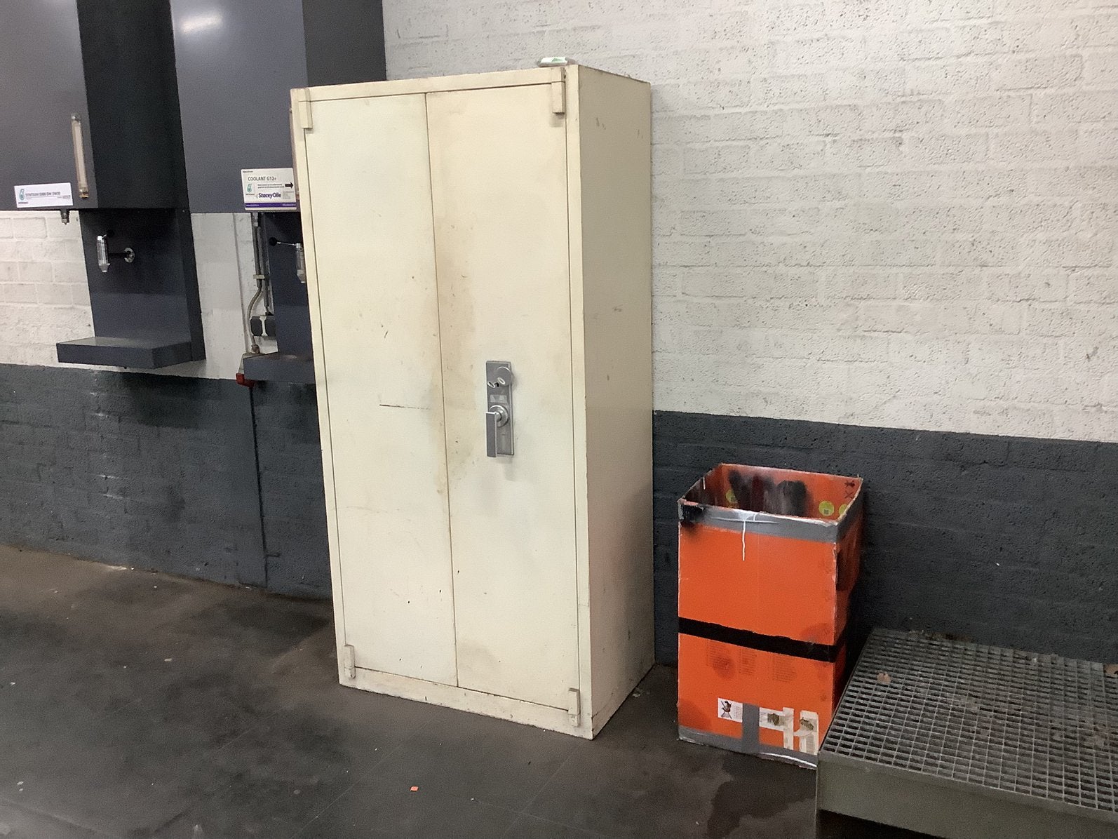 Stalen archief kast met sluiting, Ophalen, 50 tot 100 cm, Zo goed als nieuw, Metaal