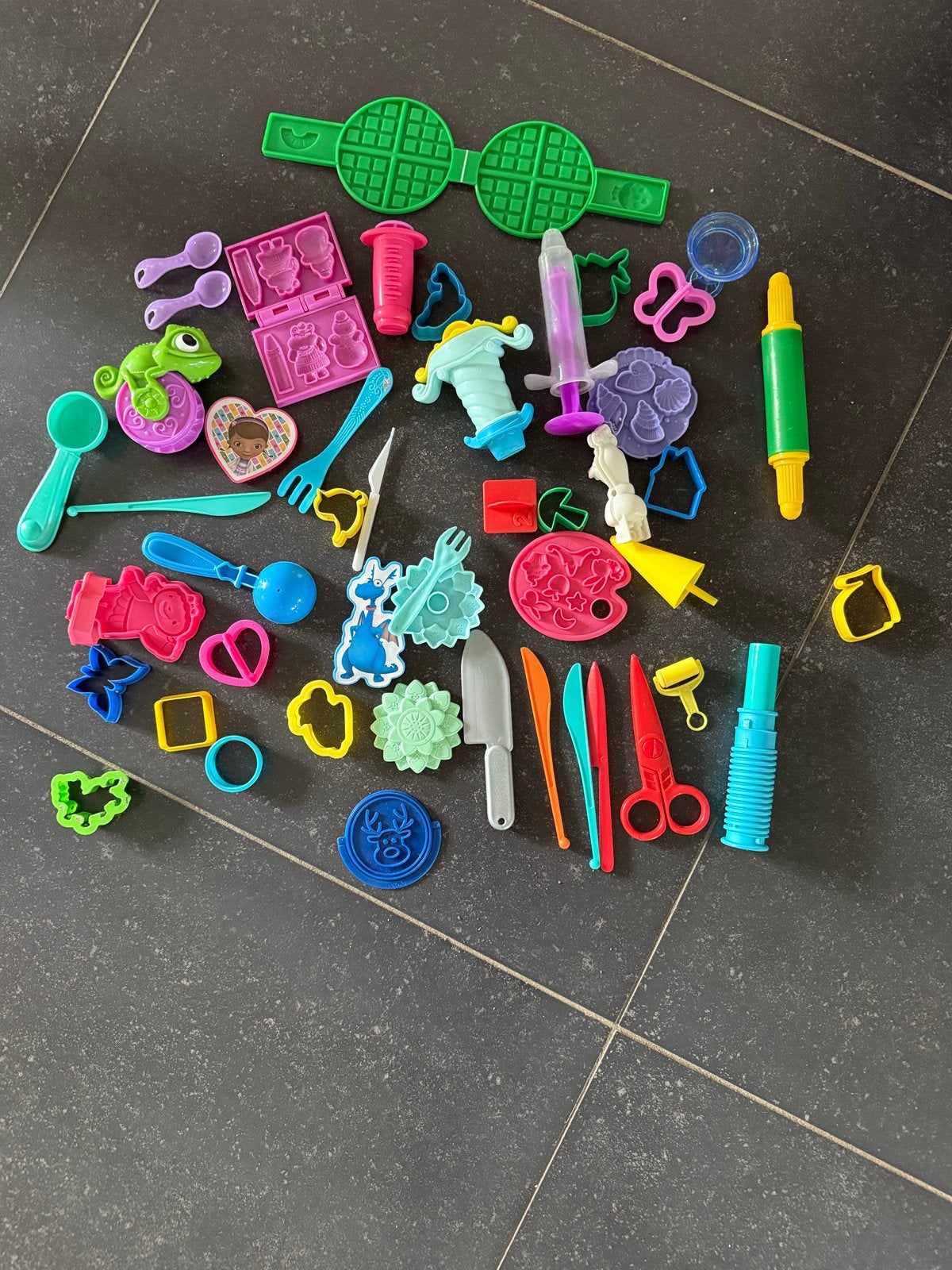 Grote set Play-Doh klei accessoires en vormpjes, Ophalen of Verzenden, Gebruikt, Knutselen