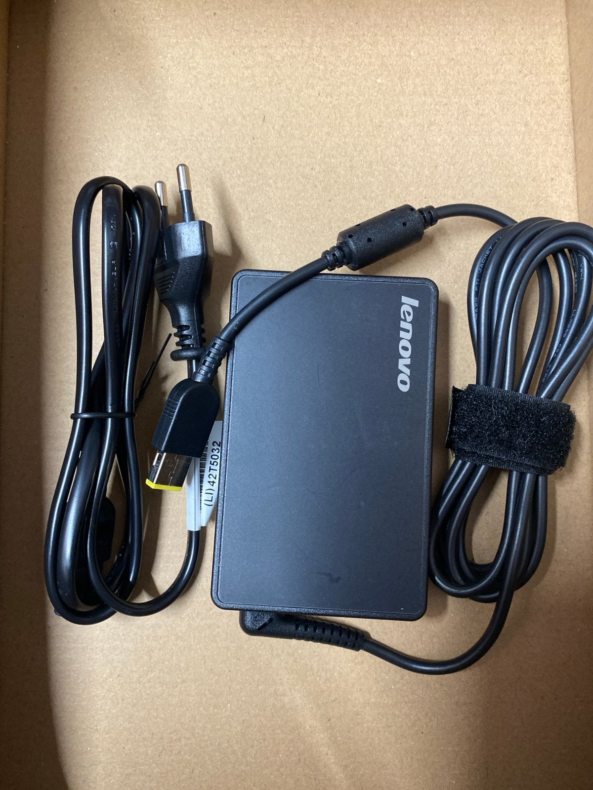 Originele Lenovo 65W Oplader - Zo goed als nieuw, Computers en Software, Ophalen of Verzenden, Nieuw