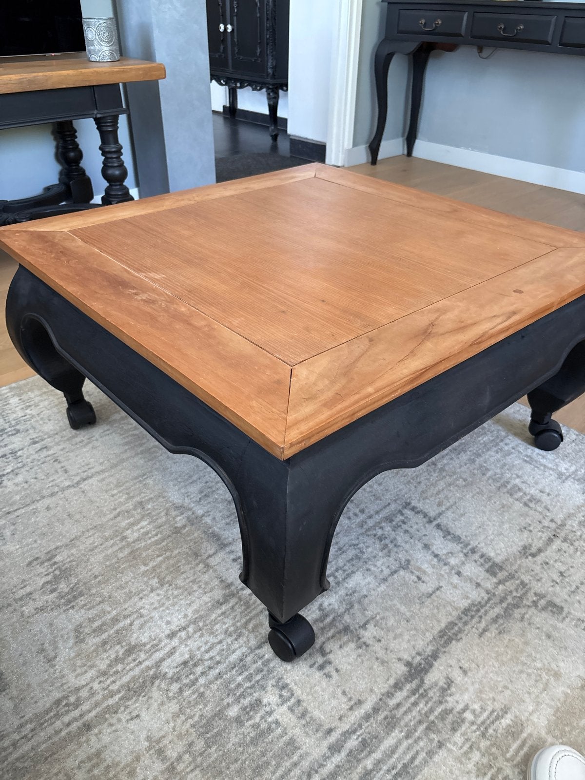 Salontafel met houten blad en zwart onderstel, Ophalen, Gebruikt, Vierkant, 50 tot 100 cm