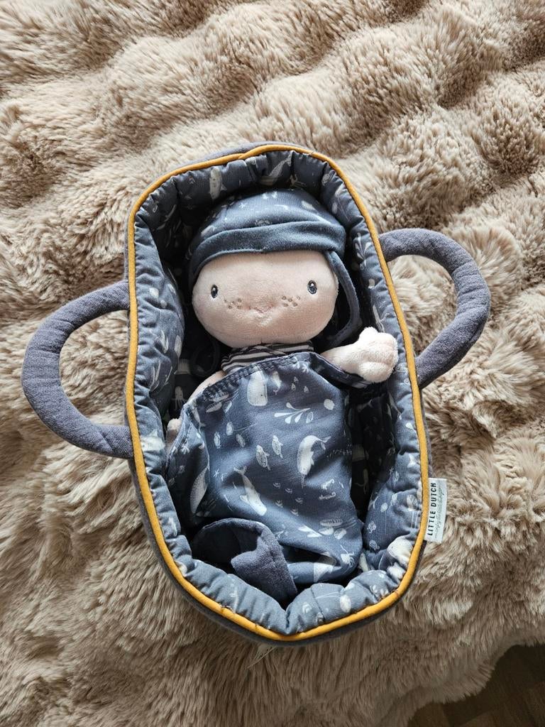 Little Dutch babypop Jim in draagmandje, Kinderen en Baby's, Speelgoed | Poppen, Ophalen, Zo goed als nieuw, Babypop