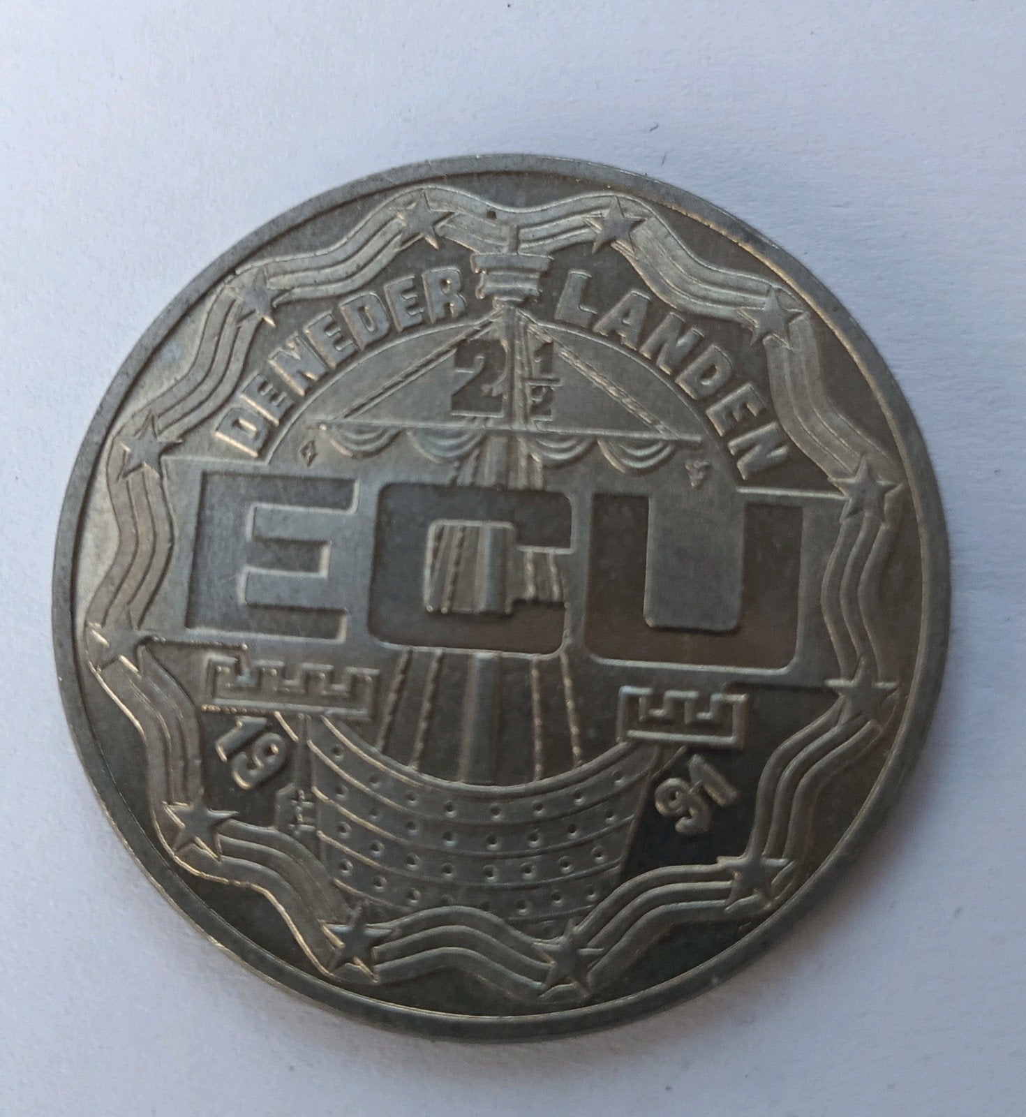 Penning Nijmegen 75 jaar wandelvierdaagse 2,5 ecu kenm K36, Ophalen of Verzenden, Overige materialen, Nederland