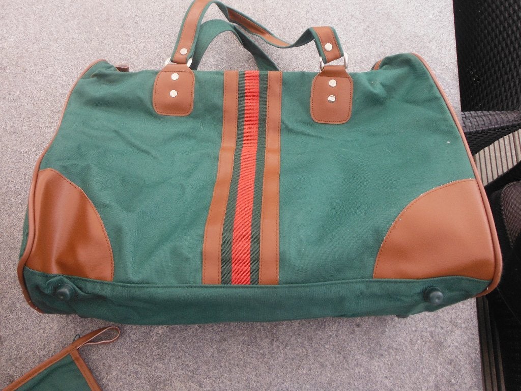 2 sets NIEUWE groene reistassen en bijbehoren, 40 tot 60 cm, 30 cm of meer, Verzenden, Nieuw