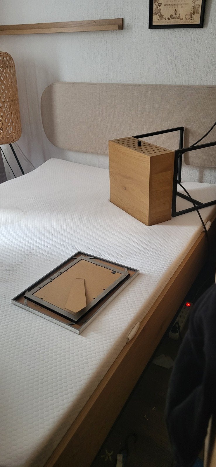 GRATIS!!! Modern bed 145 x 200 cm, Huis en Inrichting, Ophalen, Eenpersoons, Beige, 140 cm