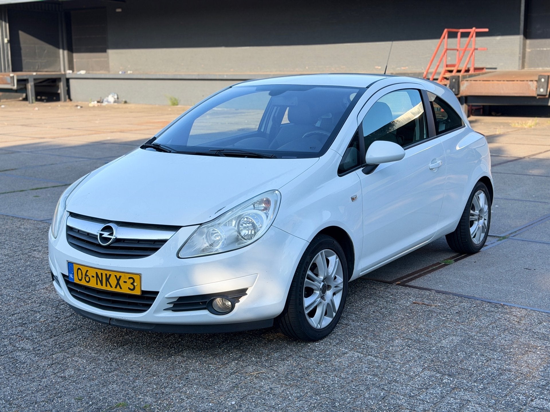 Opel Corsa 1.4-16V Cosmo Nieuwe Apk 101PK, Voorwielaandrijving, Euro 5, 101 pk, 1398 cc