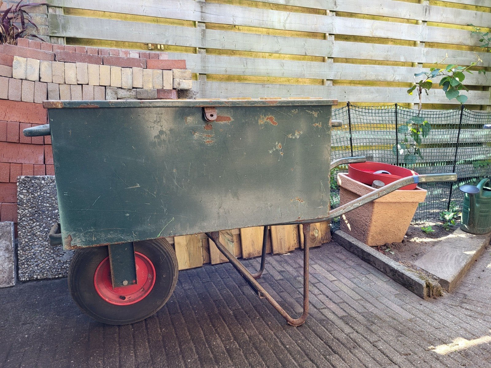 gereedschap bakkruiwagen, Ophalen, Gebruikt