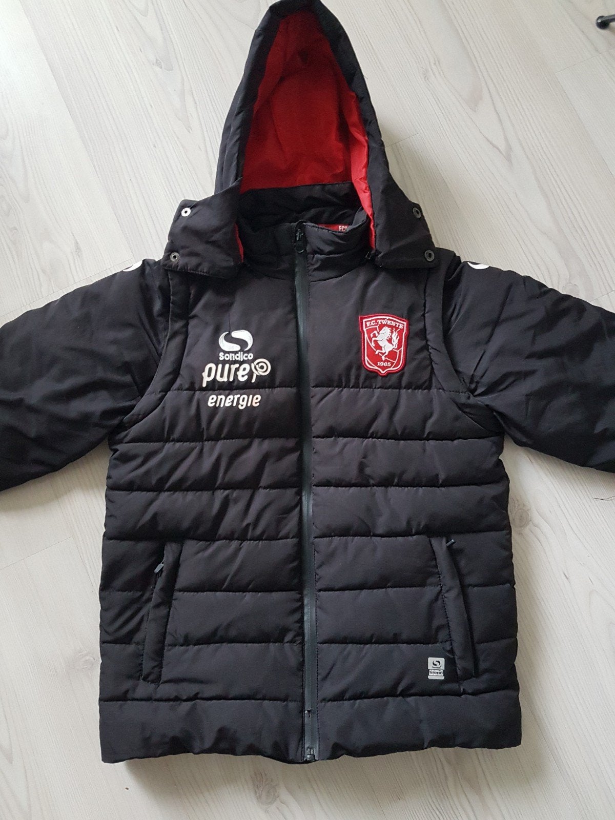 FC Twente kids winterjas in size 12/13 yrs, Maat XS of kleiner, Ophalen of Verzenden, Zo goed als nieuw, Shirt