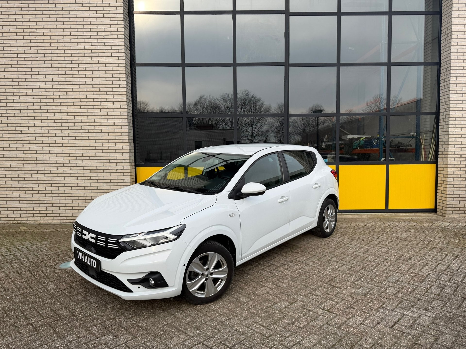 Dacia Sandero 90PK 4 seizoenen banden Expression, Camera, Le, Auto's, Dacia, Stof, Gebruikt, Zwart, 1073 kg