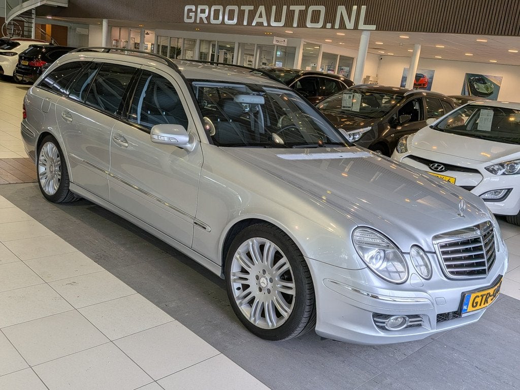 Mercedes-Benz E-Klasse Estate 200 Kompressor Classic Automaa, Auto's, Automaat, Achterwielaandrijving, Gebruikt, Zwart