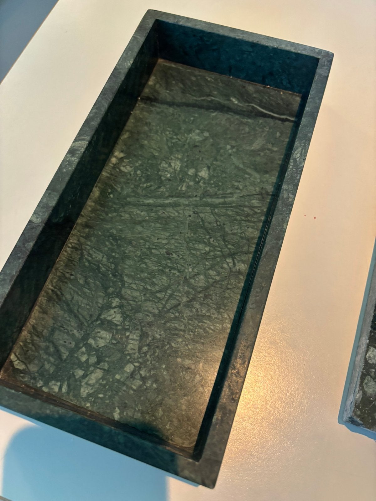 Twee dienbladen / Trays – Bolia Design + Marmeren Plateau, Ophalen, Zo goed als nieuw, Rechthoekig, Overige materialen