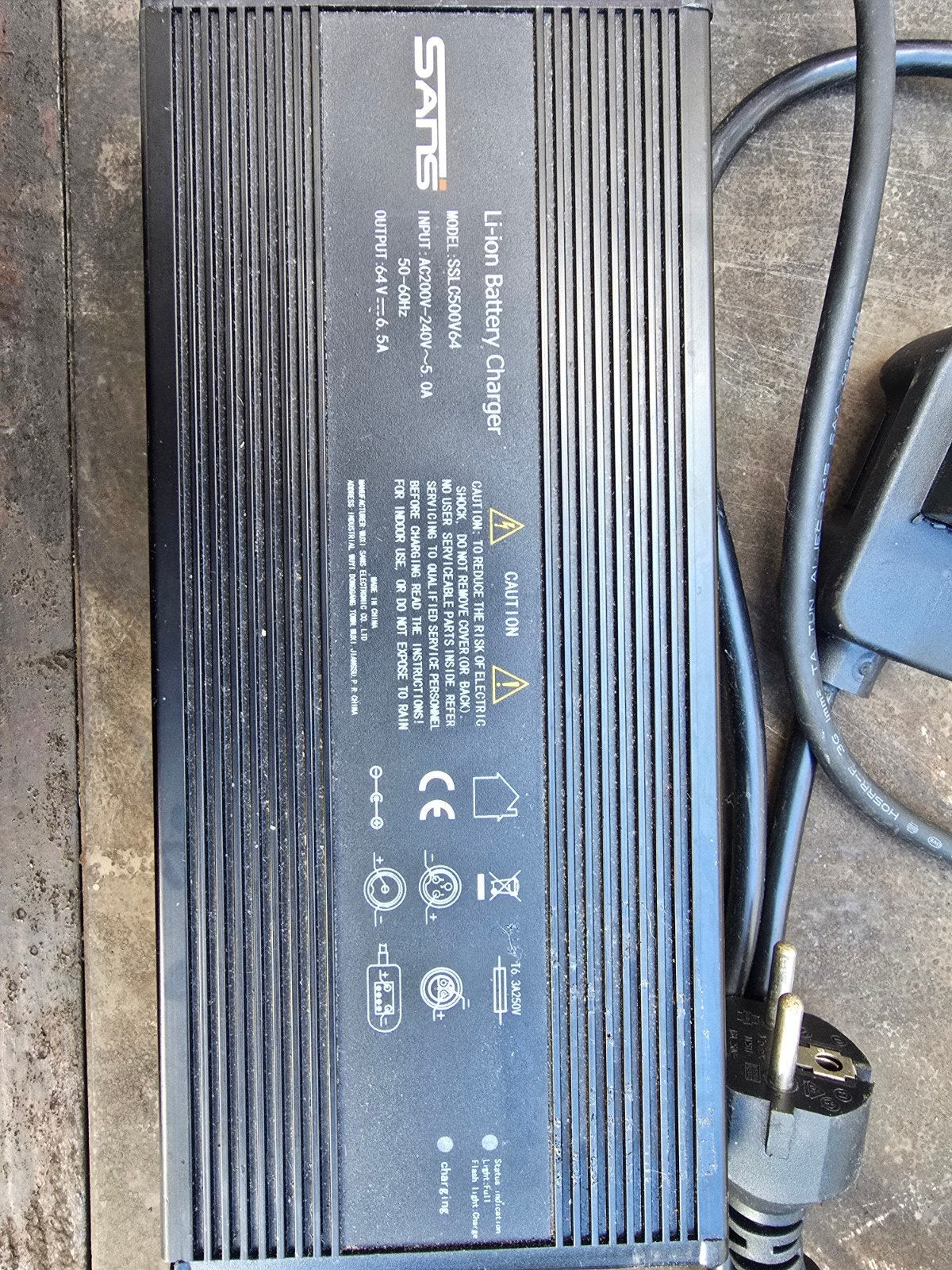 SATS Li-ion Acculader 64V 4.5A - Model SSL600V164, Fietsen en Brommers, Gebruikt