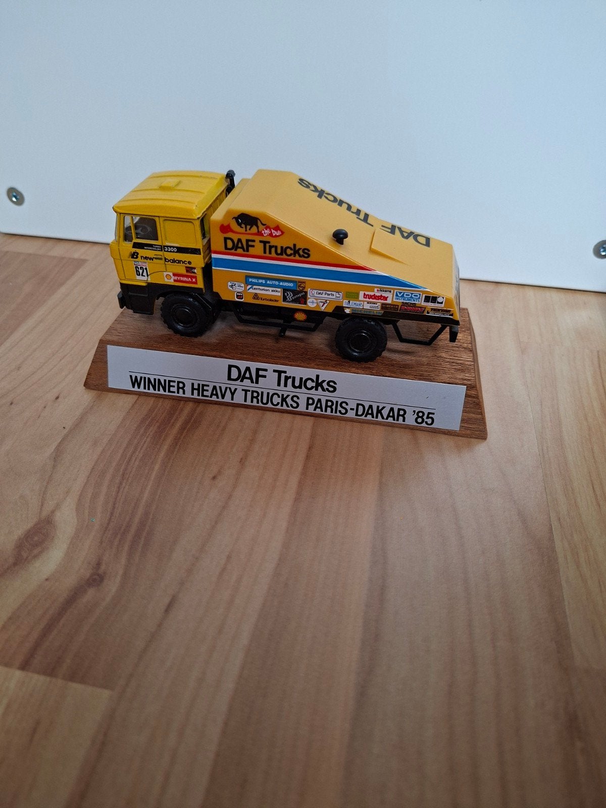 Schaalmodel DAF Trucks Paris-Dakar 1985 op standaard, Overige merken, 1:32 tot 1:50, Ophalen of Verzenden, Zo goed als nieuw