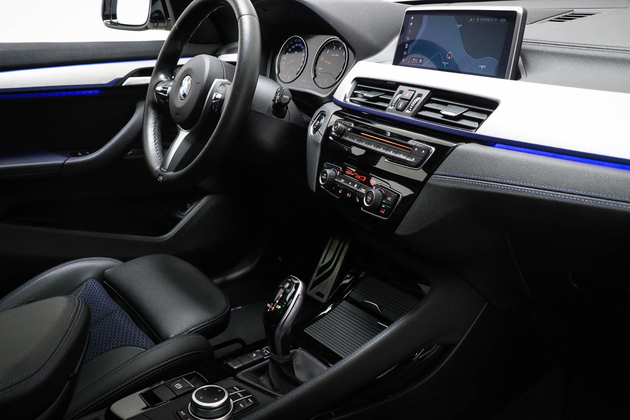 BMW X1 sDrive18i High Executive | M-SPORT | PANORAMADAK | ST, Gebruikt, Wit, 19 km/l, 3 cilinders