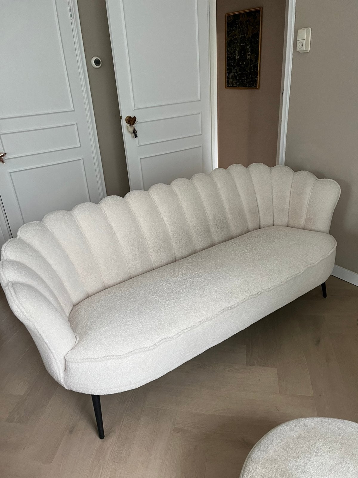 Leuk schelpvormig boucle bankje, Ophalen, 150 tot 200 cm, Tweepersoons, 75 tot 100 cm