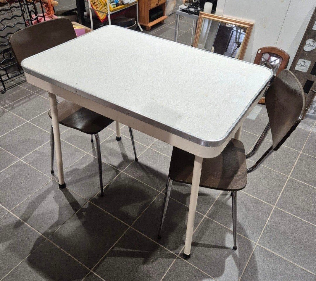 Brabantia tafel met 2 stoelen 

91x62x7, Ophalen, Campingtafel, Onbekend, Onbekend