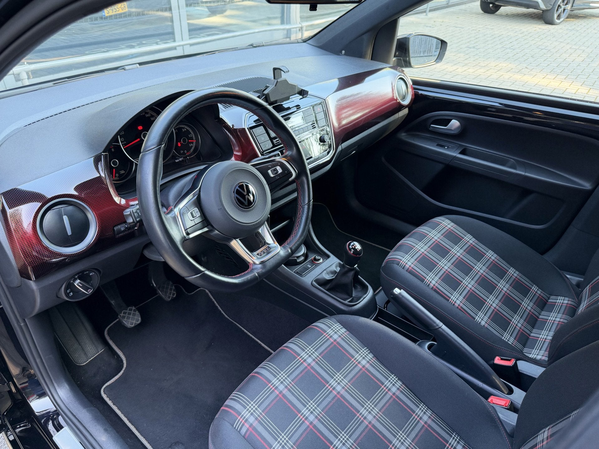 Volkswagen up! 1.0 TSI GTI *!* NAVI/ BEATS AUDIO/ CAMERA/ CR, Voorwielaandrijving, Gebruikt, 4 stoelen, 116 pk