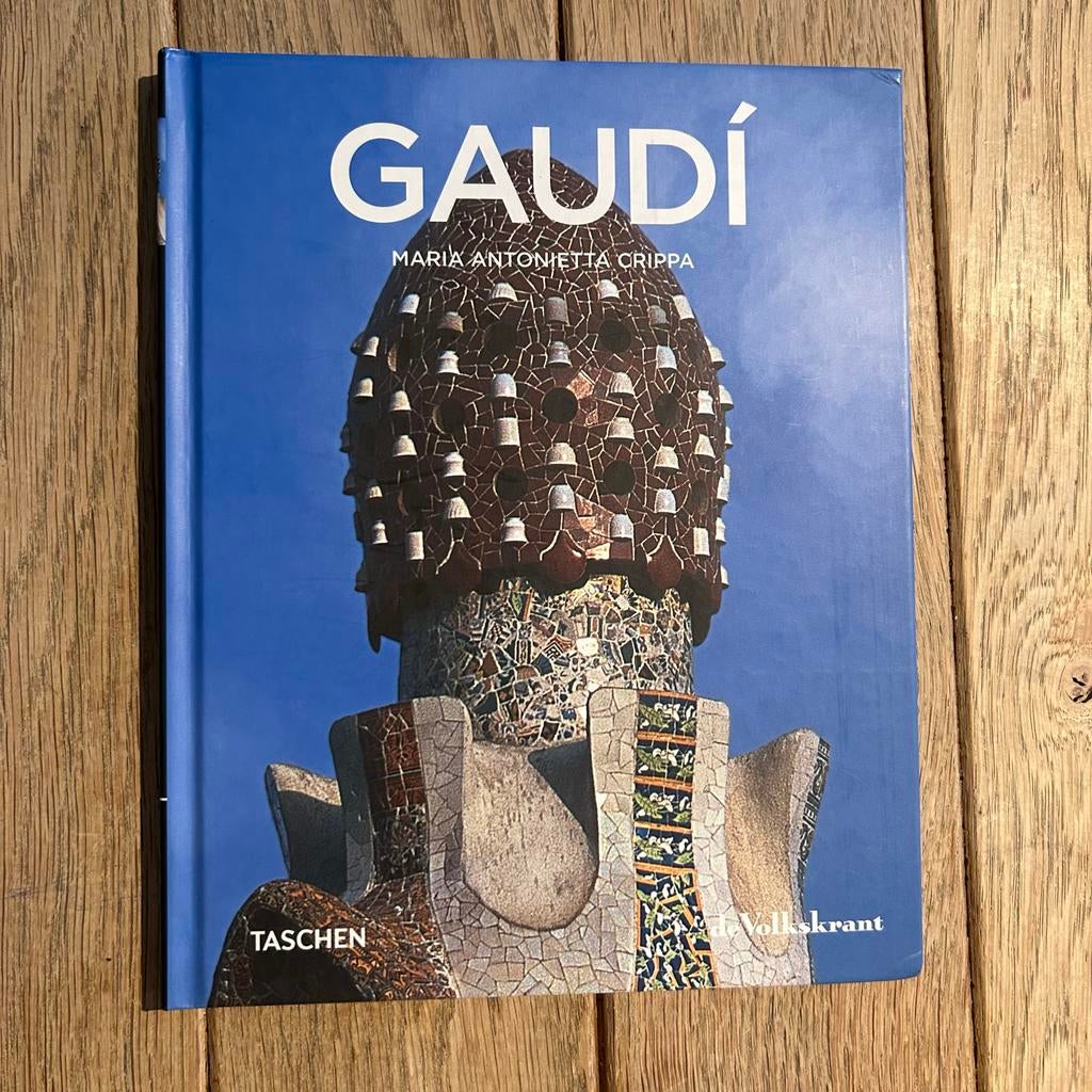 GAUDÍ - Maria Antonietta Crippa (Taschen, de Volkskrant), Boeken, Kunst en Cultuur | Architectuur, Zo goed als nieuw, Architecten
