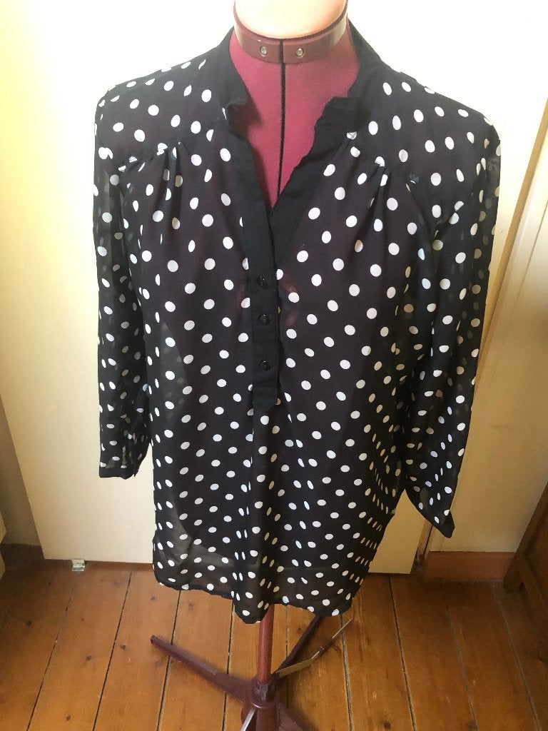 Tijdloze transparante blouse zwart met witte stippen Maat M, Maat 38/40 (M), Zwart, Ophalen of Verzenden, Onbekend