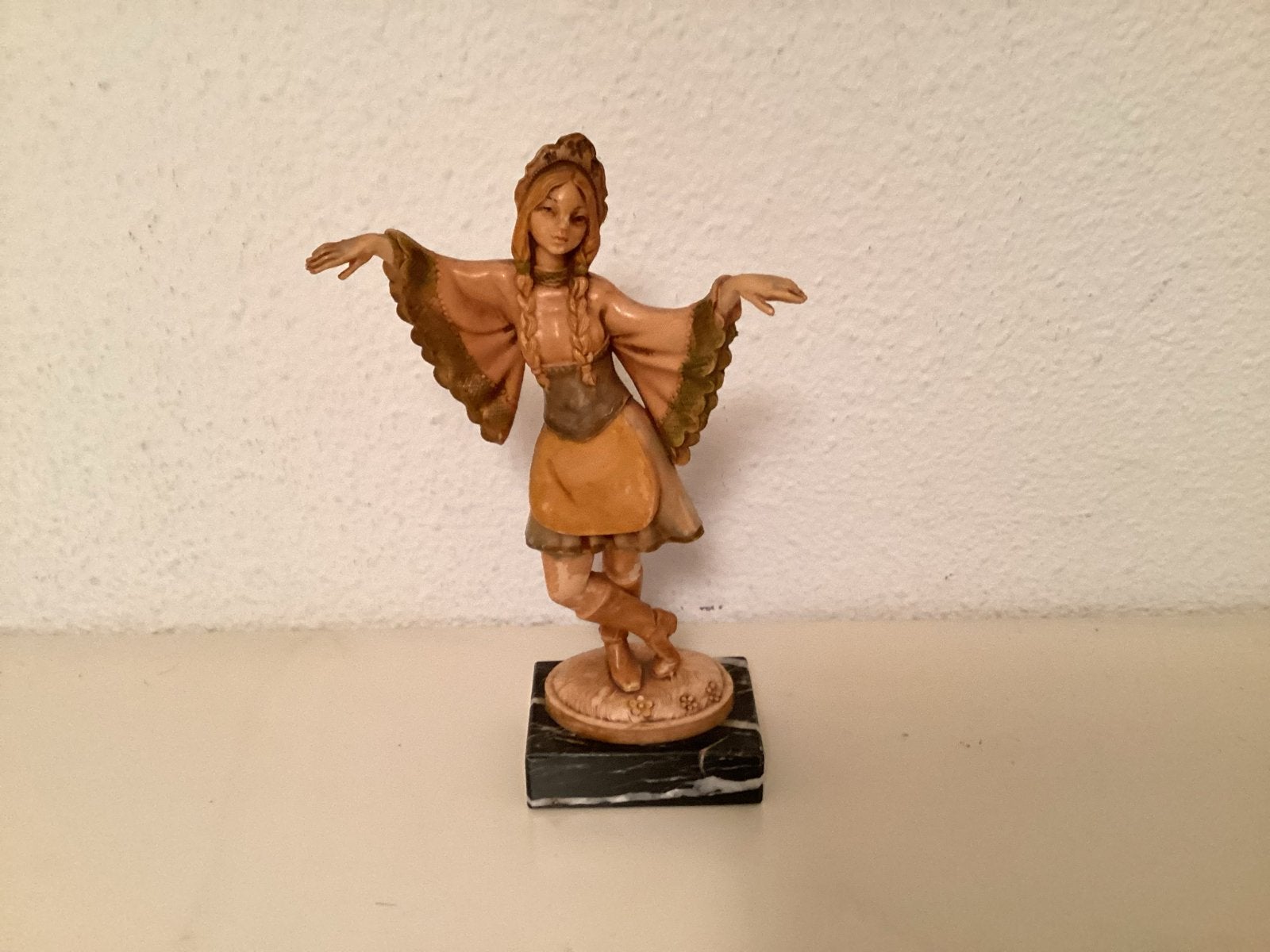 Fontanini Danseres Beeldje op Marmeren Voet - 18 cm, Minder dan 20 cm, Ophalen of Verzenden, Beeld, Vrouw