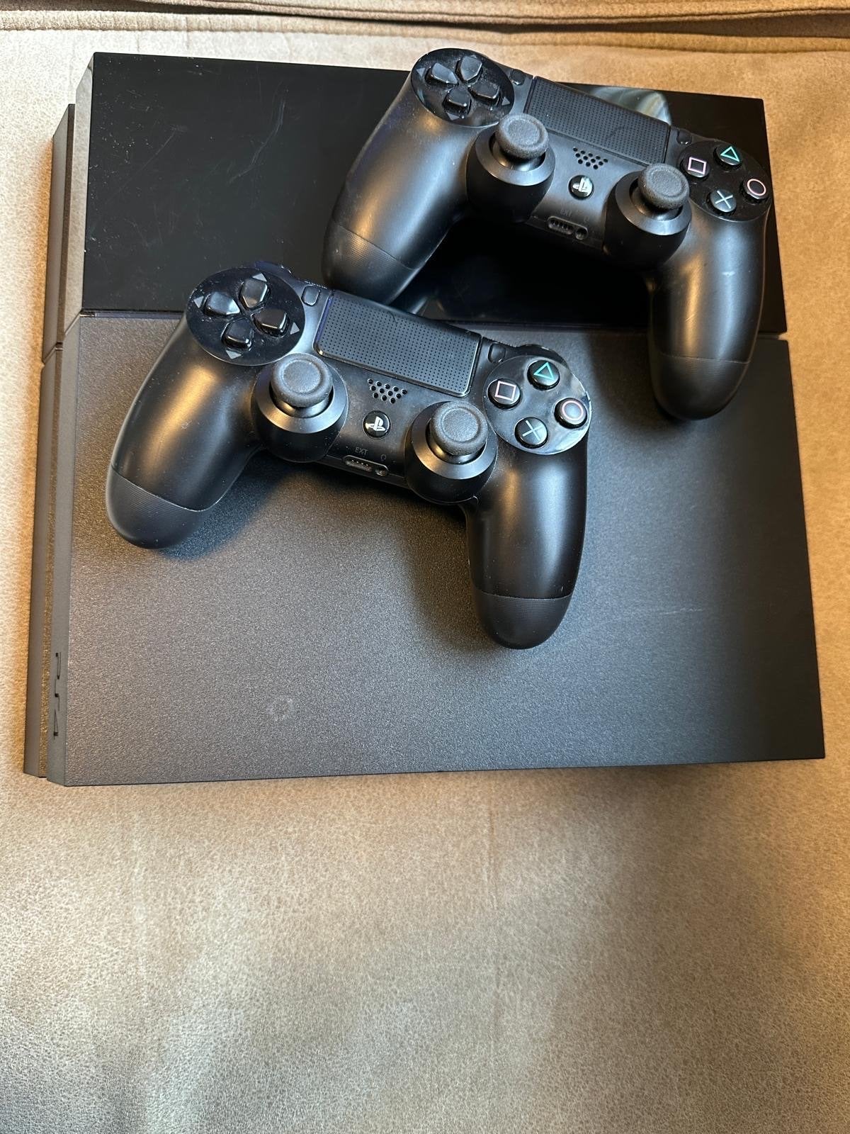 PS4 met 10 spellen en 2 controllers, Ophalen, Met 2 controllers, Original, Gebruikt