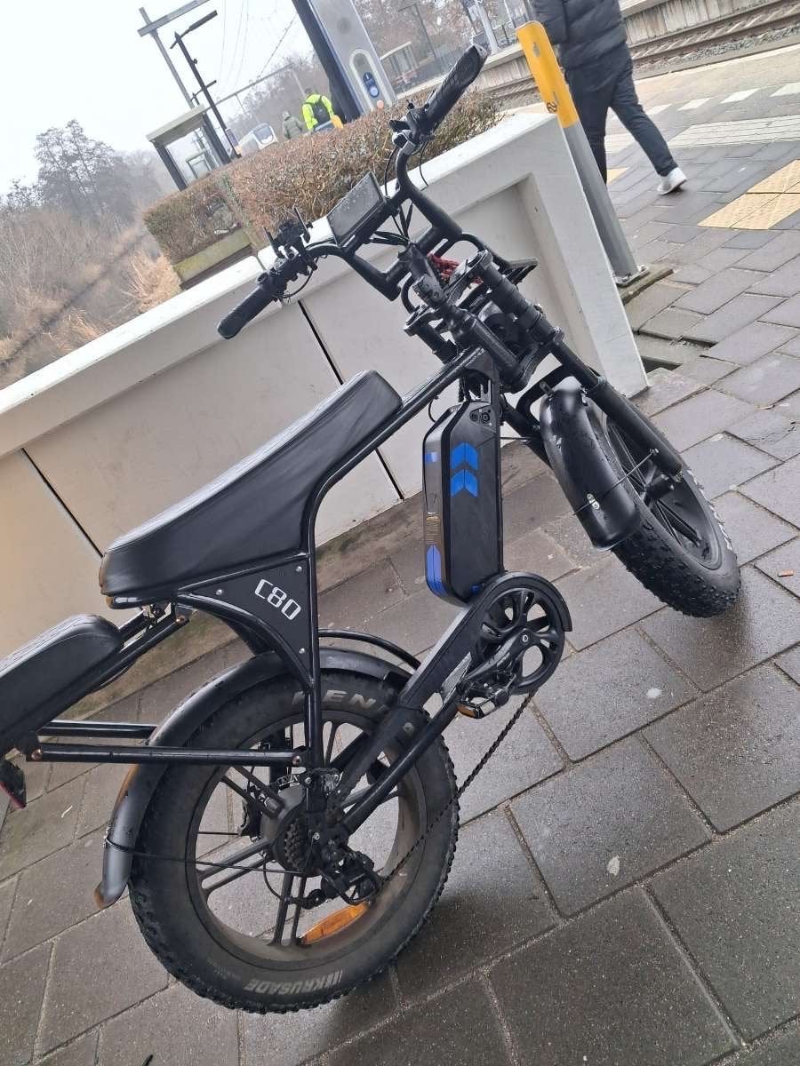 Stoere C80 E-bike met dikke banden en dubbel zadel, Fietsen en Brommers, Elektrische fietsen, Zo goed als nieuw, 51 tot 55 cm