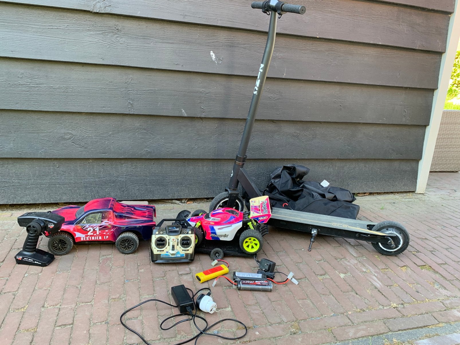Partij rc auto’s en e step, Hobby en Vrije tijd, Ophalen of Verzenden, Zo goed als nieuw, Overige schalen, Elektro