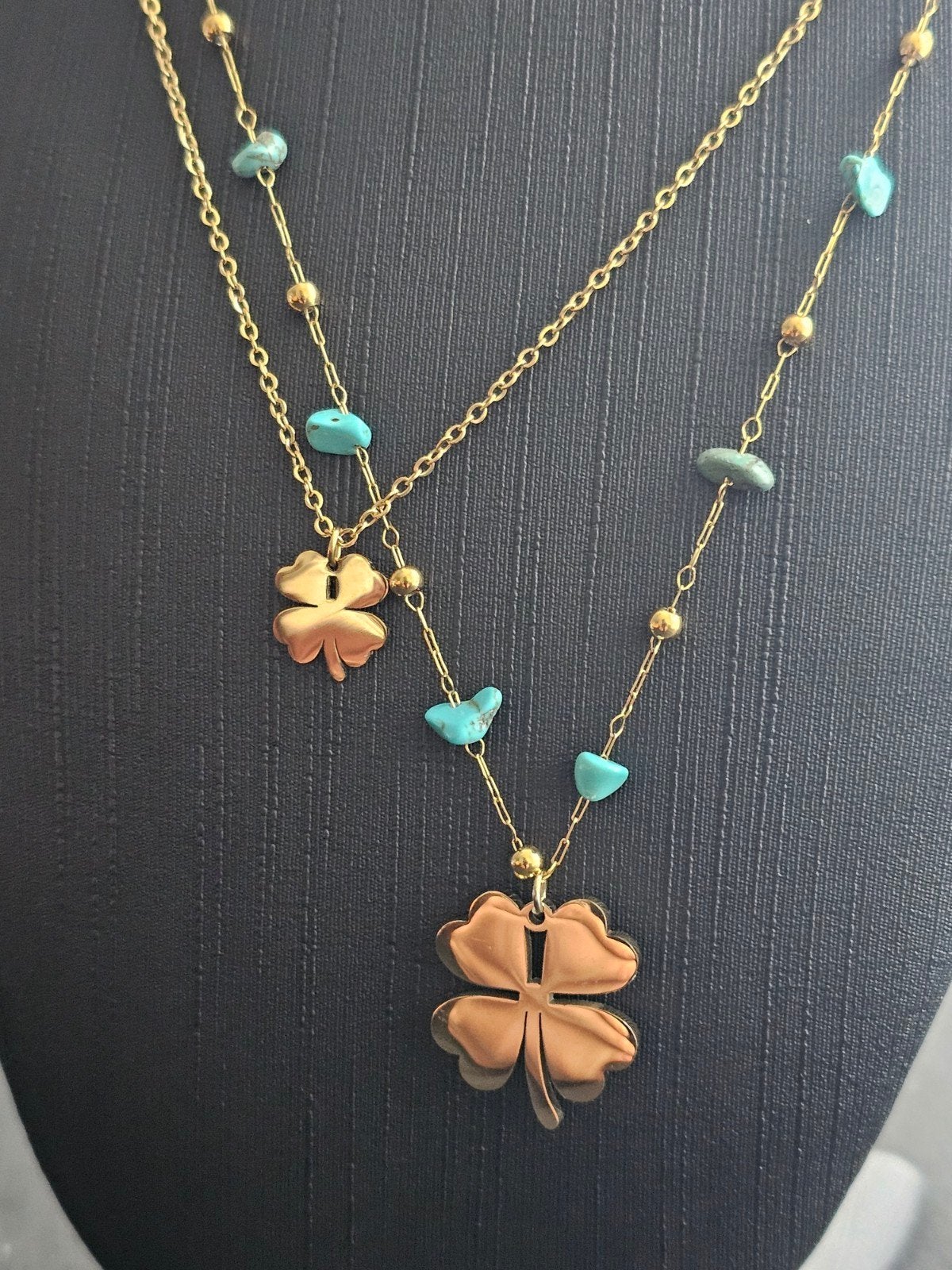 Gouden  kleur ketting met klavertje vier en turquoise steent, Nieuw, Ophalen of Verzenden, Goud, Overige materialen