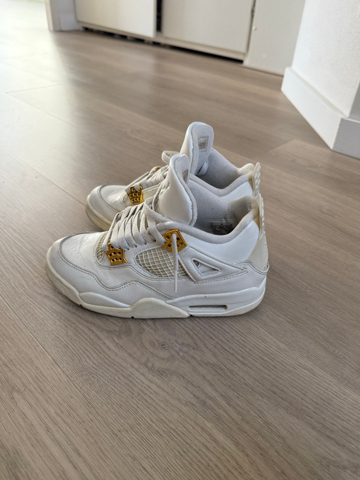 Nike Air Jordan 4 Retro Metallic Gold - Maat 36.5, Ophalen of Verzenden, Zo goed als nieuw, Wit, Sneakers of Gympen