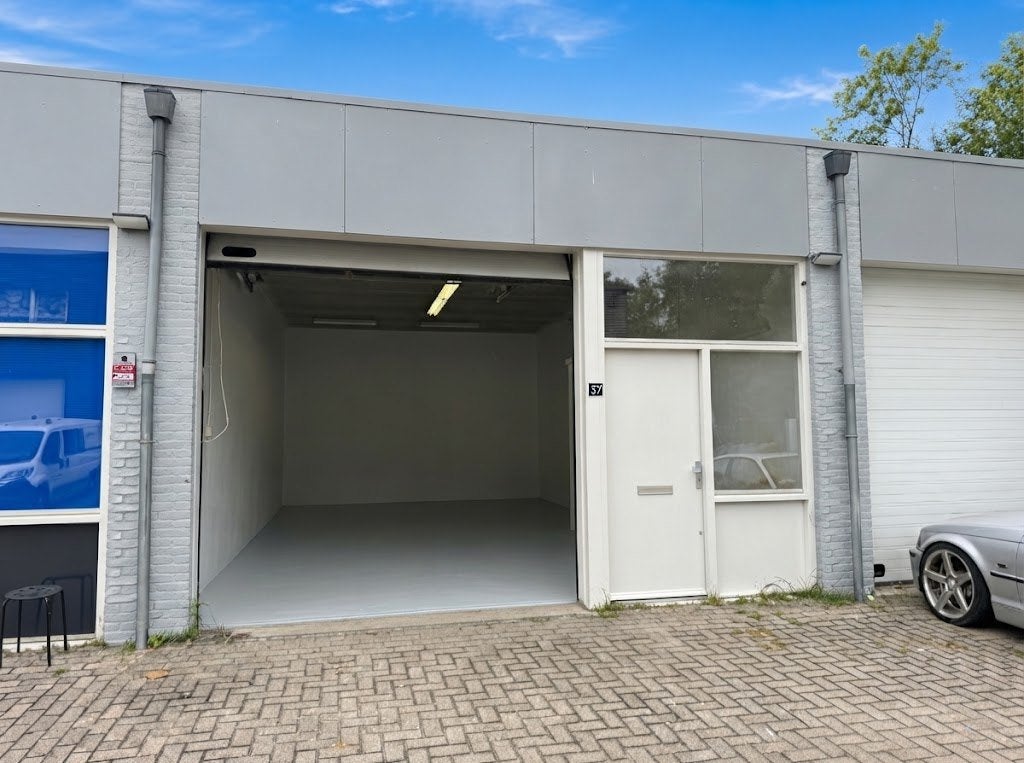 Moderne en multifunctionele bedrijfsruimte / opslagunit, Zakelijke goederen, 56 m², Huur, Bedrijfsruimte
