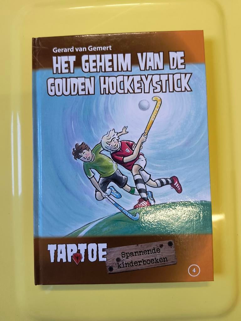 Het Geheim van de Gouden Hockeystick - Gerard van Gemert, Ophalen of Verzenden, Zo goed als nieuw, Gerard van Gemert, Fictie algemeen