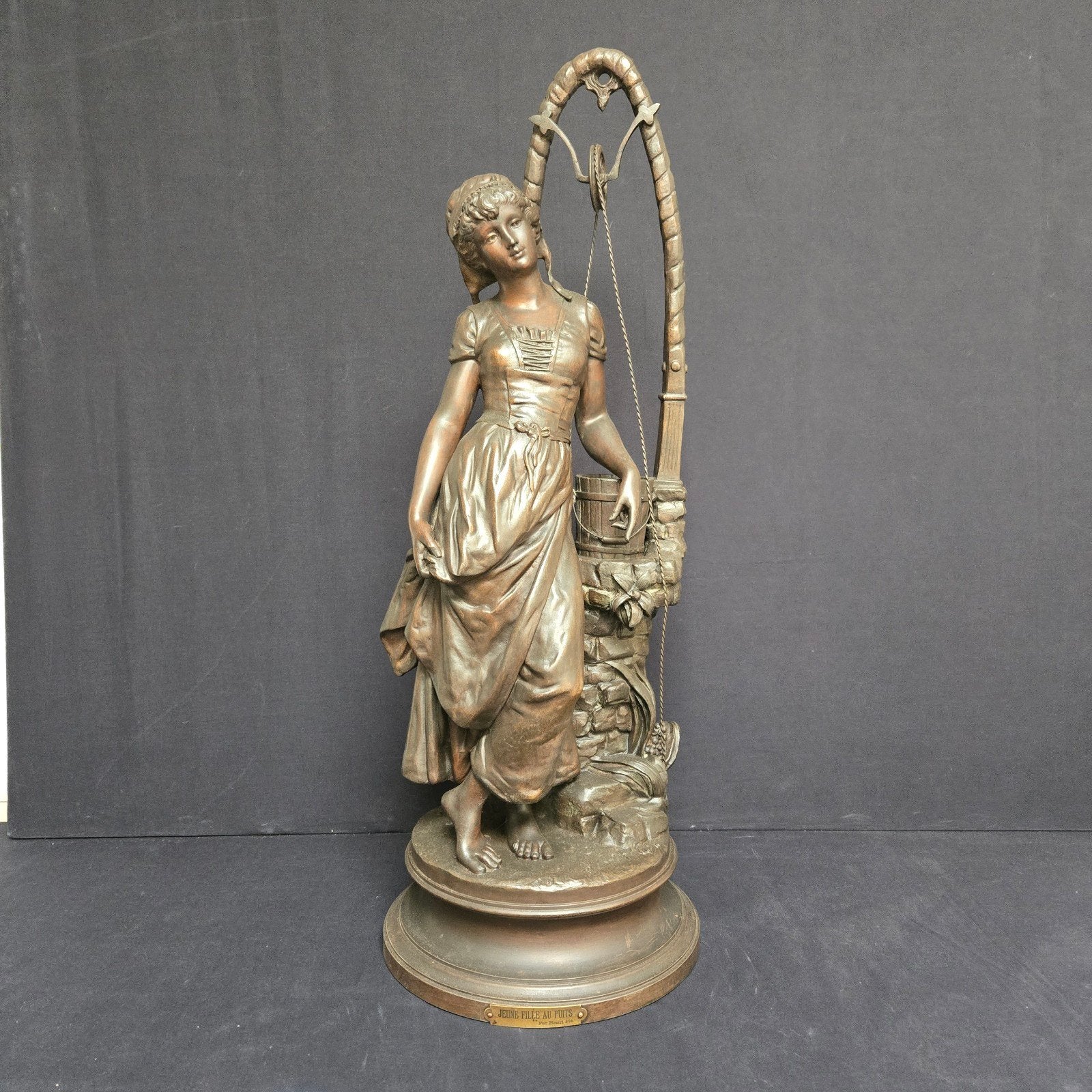Antiek zamak beeld 'Jeune Fille au Puits' door Henri Plé, Ophalen, Gemerkt, 50 - 100 cm, Brons