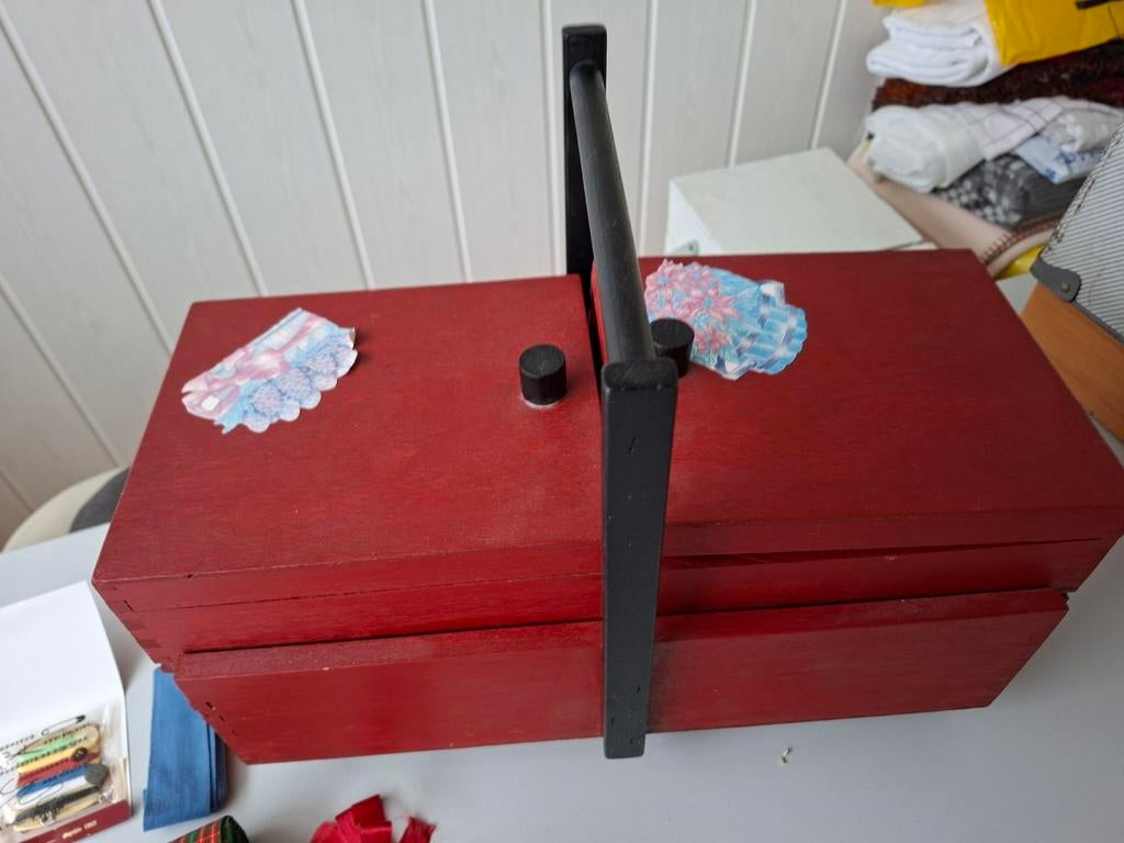 Brocante naaidoos met inhoud, Ophalen of Verzenden