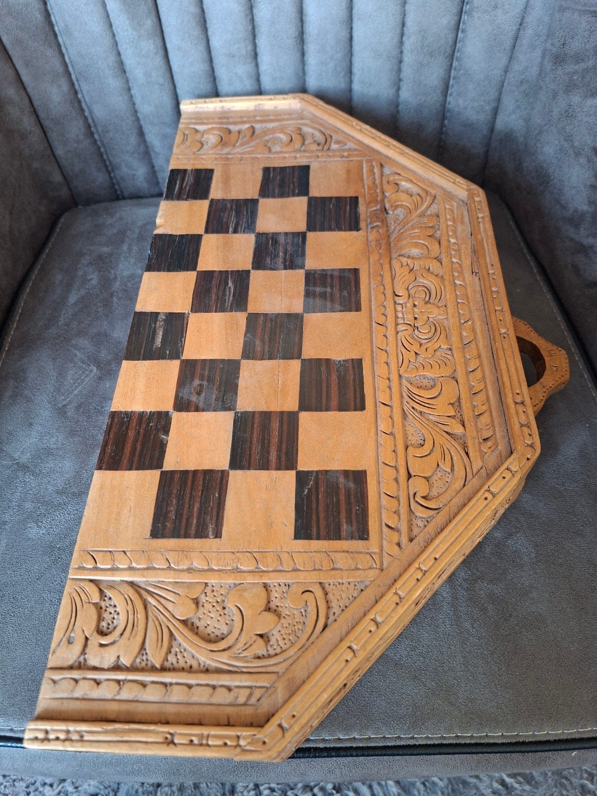 schaakspel, Balinese stijl, handgemaakt houtsnijwerk, Een of twee spelers, Ophalen of Verzenden, Gebruikt