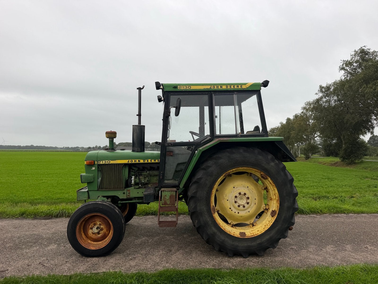 John Deere 2130 met Hi-Lo en Nederlands kenteken, Ophalen of Verzenden, Oldtimer, Tot 80 Pk, John Deere