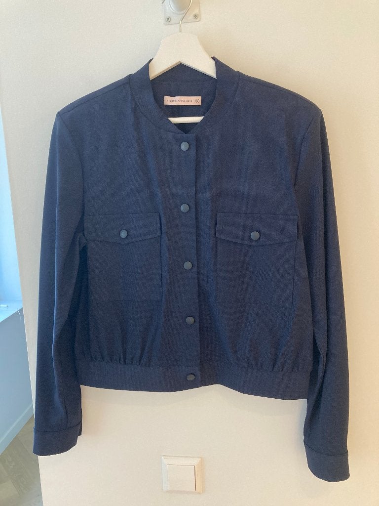 Kort jasje   donker blauw, Kleding | Dames, Jasjes, Kostuums en Pakken, Studio Anneloes, Zo goed als nieuw, Jasje, Maat 36 (S)