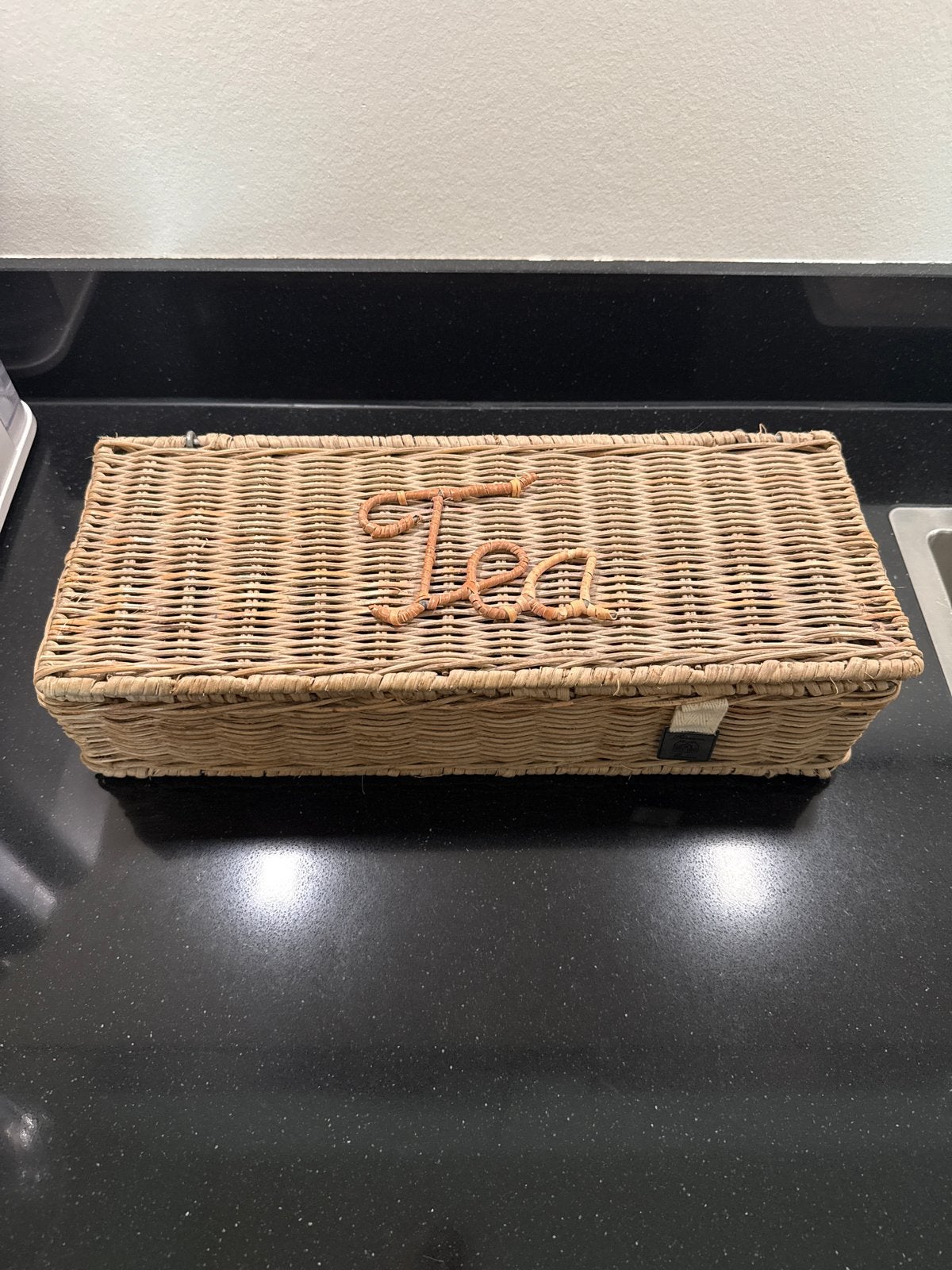 Riviera Maison Rotan theedoos met 'Tea' opschrift, Ophalen, Natuurlijk materiaal, Bruin, Landelijk