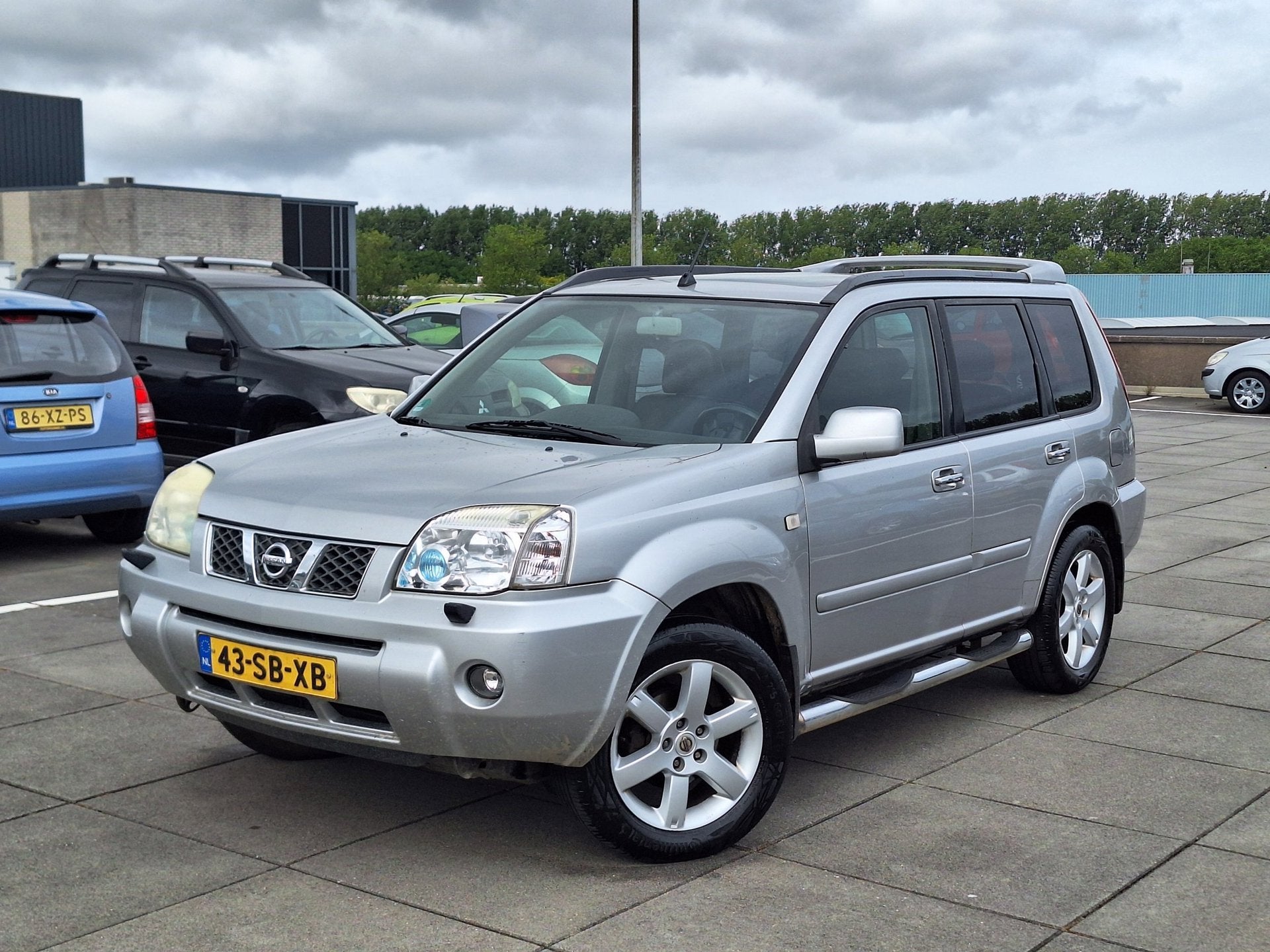 Nissan X-Trail €3850,-2.5 Elegance Automaat Navigatie Leer, Auto's, Nissan, Automaat, 1350 kg, Gebruikt, Zwart