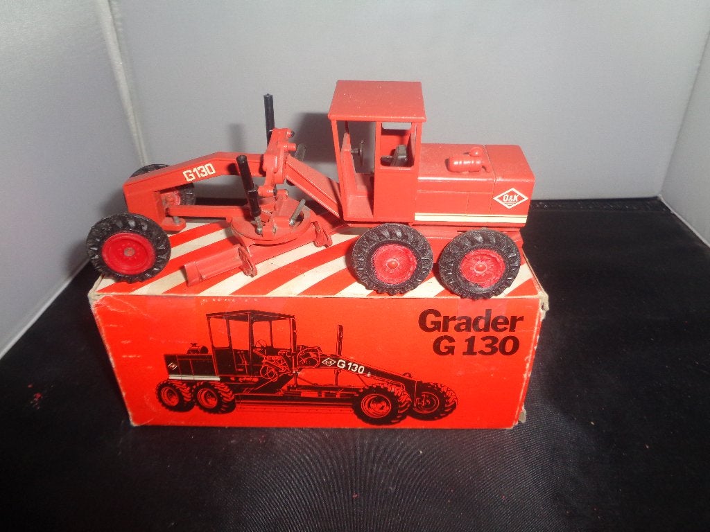NZG O&K G130 Grader, Hobby en Vrije tijd, Modelauto's | 1:50, Gebruikt, Hijskraan, Tractor of Landbouw, NZG, Ophalen of Verzenden