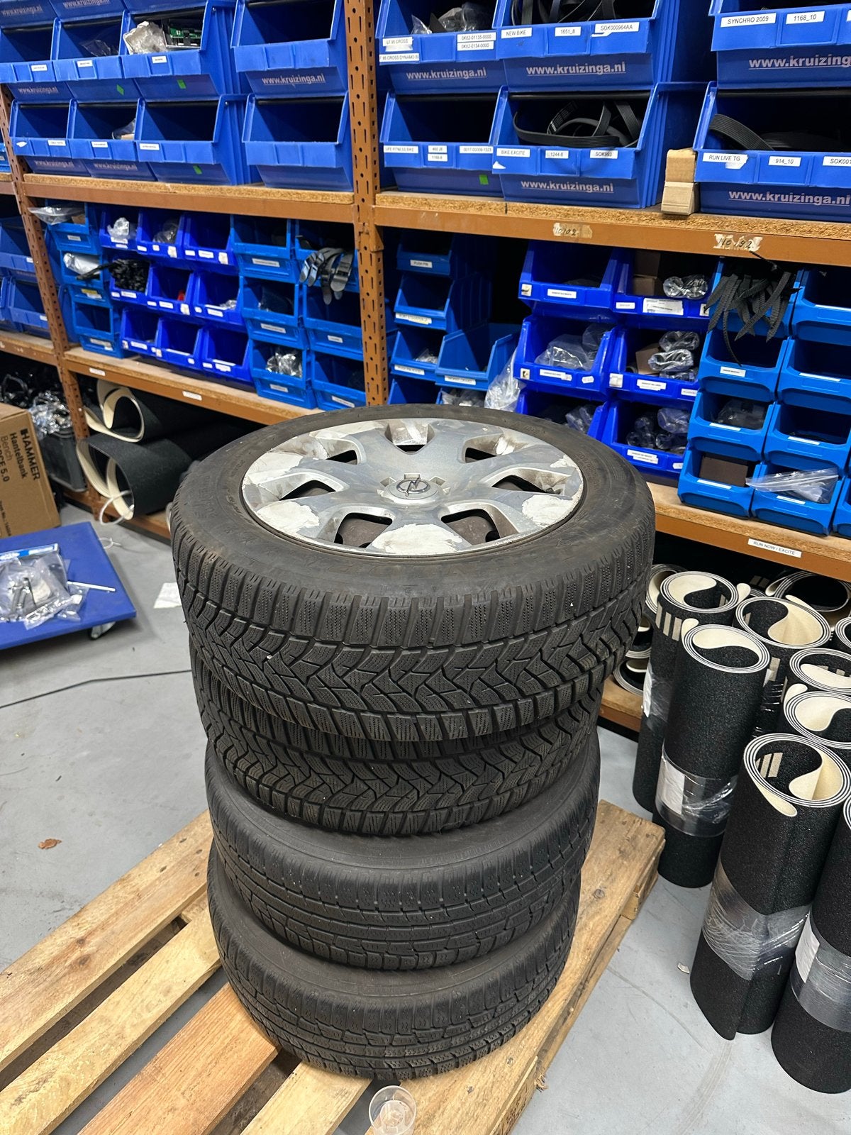Set van 4 16 inch Opel Meriva winterwielen met wieldoppen, Auto diversen, Ophalen of Verzenden, Gebruikt