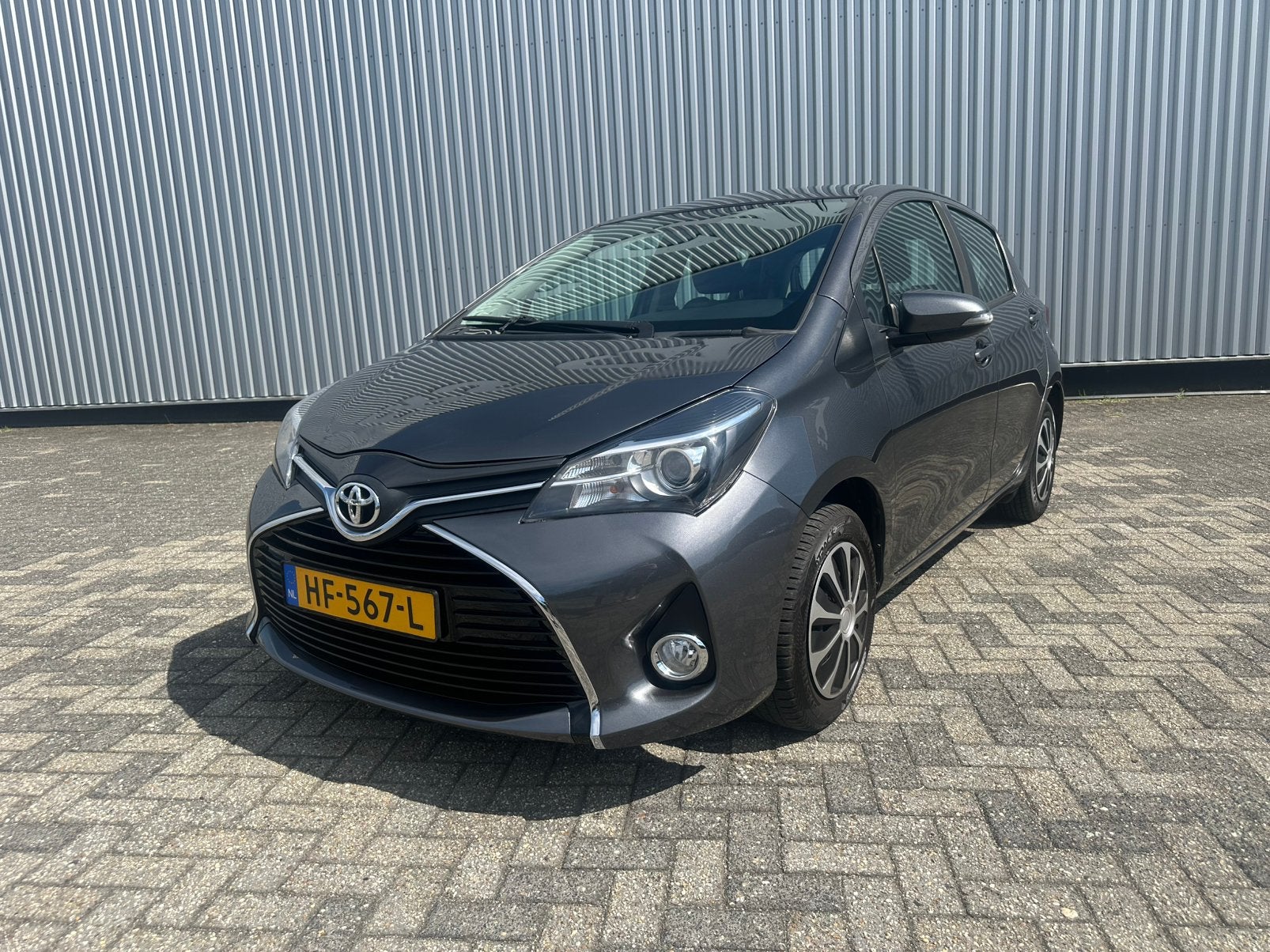 Toyota Yaris 1.0 12V Vvt-i 5DR 2015 Grijs, Voorwielaandrijving, 527 kg, 40 €/maand, 730 kg